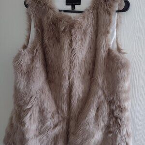 Women’s Banana Republic Faux Fur Plush Vest Brown Tan Size Medium Hook Closure